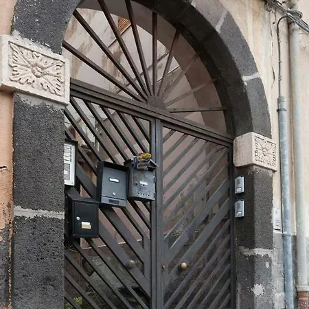 Attico Teatro Greco Nyaraló *